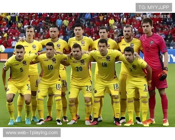 足球球星与闺蜜同框合影展示友谊与默契的动人瞬间